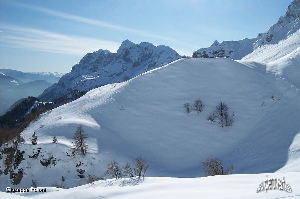 03- salendo verso il Lago Branchino .jpg